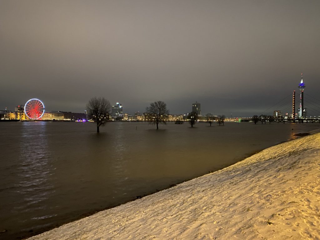 Sightseeing Düsseldorf - Traumhafte Aussicht von Oberkassel