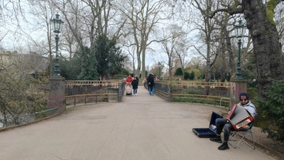 Hofgarten and golden bridge